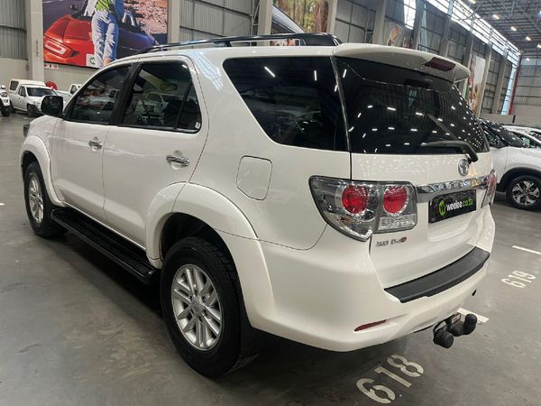 2011-Toyota-Fortuner-30-D-4D-Raised-Body image:4