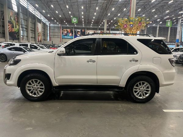 2011-Toyota-Fortuner-30-D-4D-Raised-Body image:5