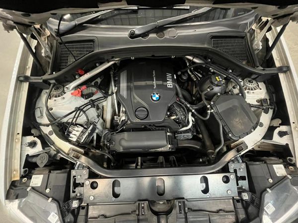 2017-BMW-X4-xDrive20d image:9