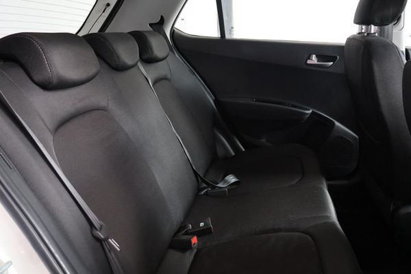 2015-Hyundai-Grand-i10-125-Motion image:10