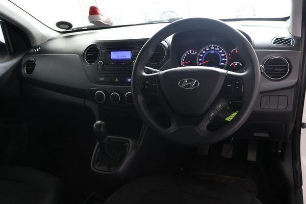2015-Hyundai-Grand-i10-125-Motion image:8