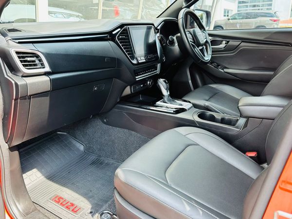 2023-Isuzu-D-Max-30-DDI-V-Cross-HR-4x4-Auto-Double-Cab image:25