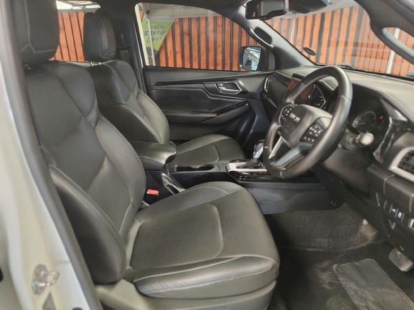 2022-Isuzu-D-Max-30-DDI-V-Cross-HR-4x4-Auto-Double-Cab image:16