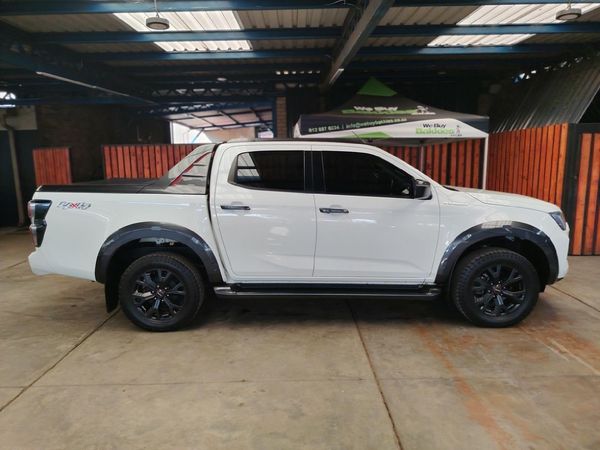 2022-Isuzu-D-Max-30-DDI-V-Cross-HR-4x4-Auto-Double-Cab image:4