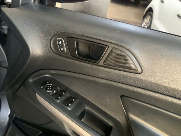 2020-Ford-EcoSport-15-TDCi-Ambiente image:18