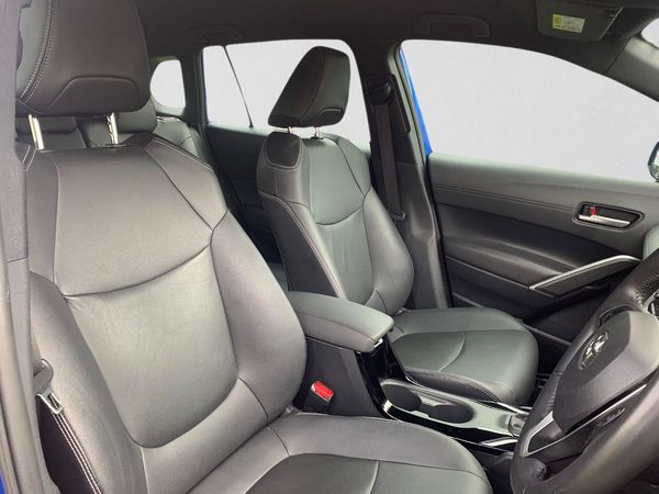 2022-Toyota-Corolla-Cross-18-XS image:11