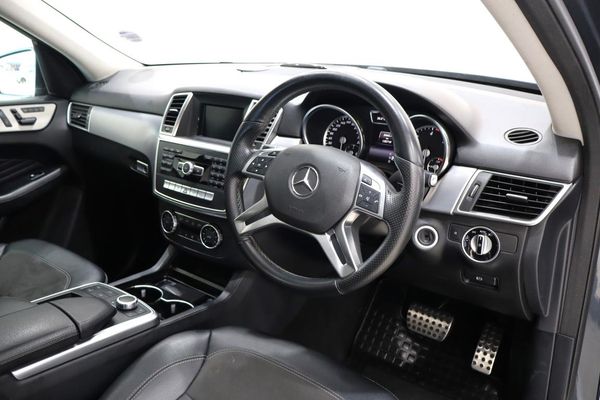 2014-Mercedes-Benz-ML-350-Bluetec image:9