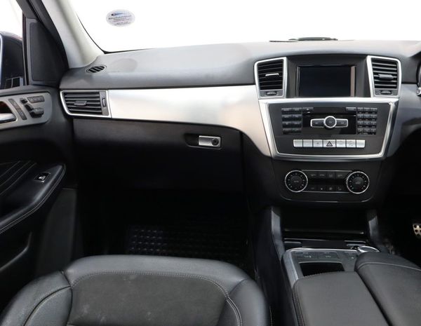2014-Mercedes-Benz-ML-350-Bluetec image:10