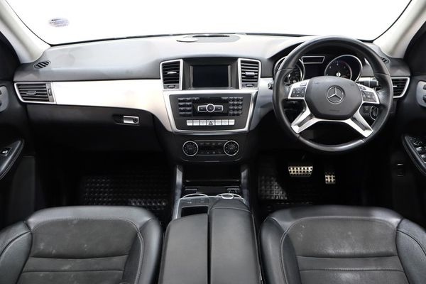 2014-Mercedes-Benz-ML-350-Bluetec image:12