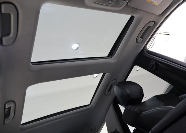 2014-Mercedes-Benz-ML-350-Bluetec image:15