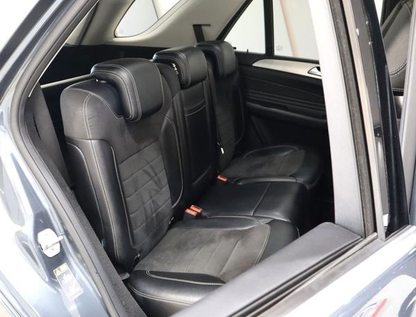 2014-Mercedes-Benz-ML-350-Bluetec image:19