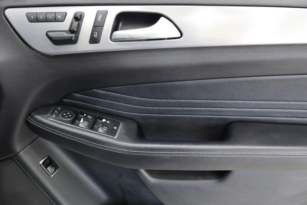 2014-Mercedes-Benz-ML-350-Bluetec image:21