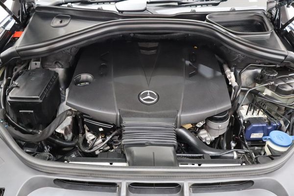 2014-Mercedes-Benz-ML-350-Bluetec image:22