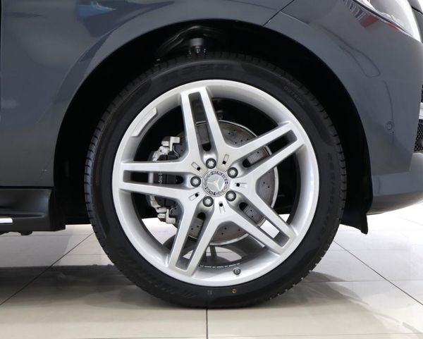 2014-Mercedes-Benz-ML-350-Bluetec image:7