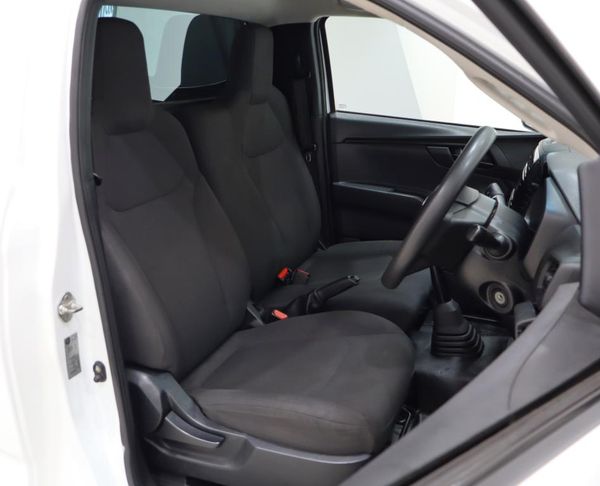 2022-Isuzu-D-Max-19-DDI-HR-Single-Cab image:17