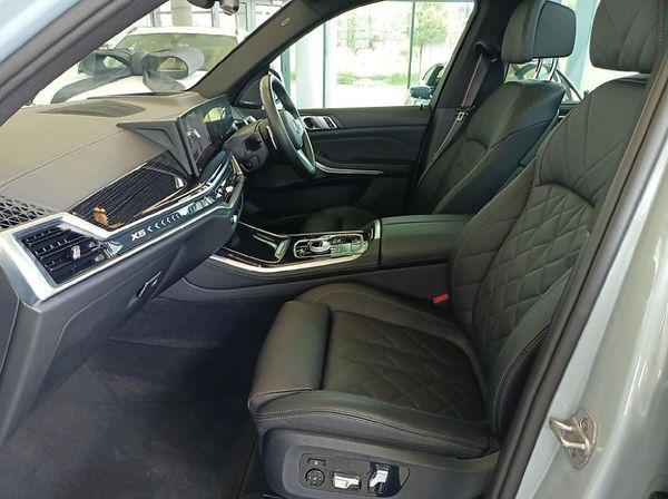 2025-BMW-X5-xDrive30d-M-Sport-Pro image:8