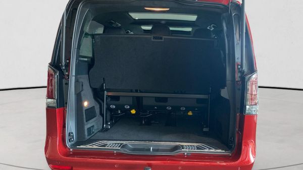 2026-Mercedes-Benz-V-Class-V300d-Exclusive image:9