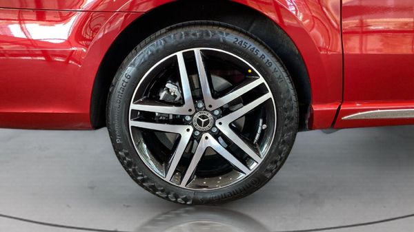 2026-Mercedes-Benz-V-Class-V300d-Exclusive image:8