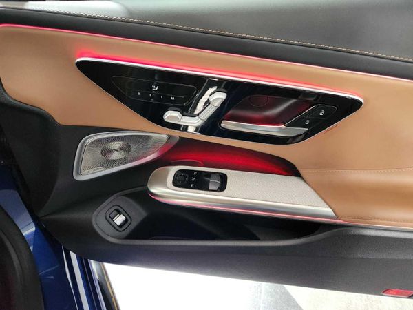 2025-Mercedes-AMG-CLE-AMG-Couple-CLE53-4M image:11