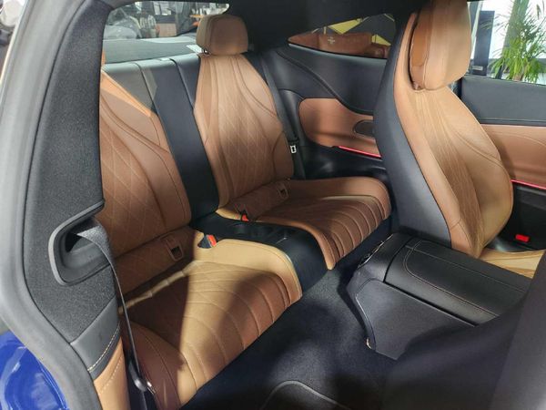 2025-Mercedes-AMG-CLE-AMG-Couple-CLE53-4M image:16