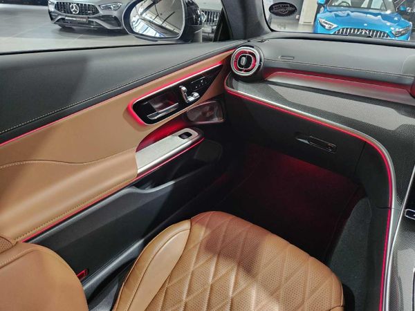 2025-Mercedes-AMG-CLE-AMG-Couple-CLE53-4M image:8