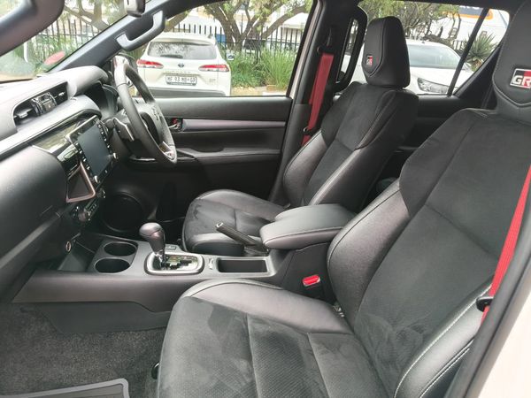 2025-Toyota-Hilux-28GD-6-GR-Sport-Double-Cab-4x4 image:9