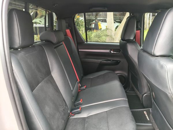 2025-Toyota-Hilux-28GD-6-GR-Sport-Double-Cab-4x4 image:13