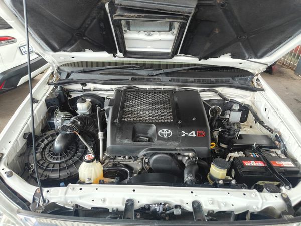 2012-Toyota-Fortuner-30-D-4D-Raised-Body image:16