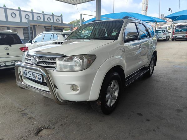 2012-Toyota-Fortuner-30-D-4D-Raised-Body image:1