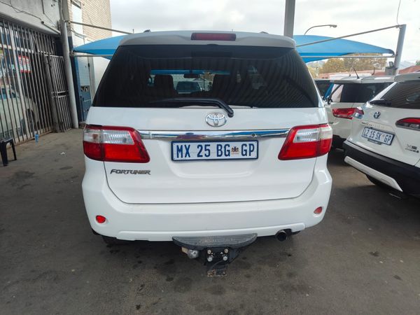 2012-Toyota-Fortuner-30-D-4D-Raised-Body image:3