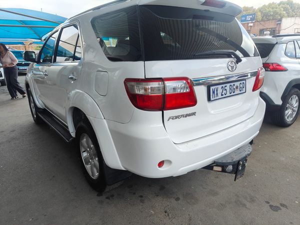 2012-Toyota-Fortuner-30-D-4D-Raised-Body image:8