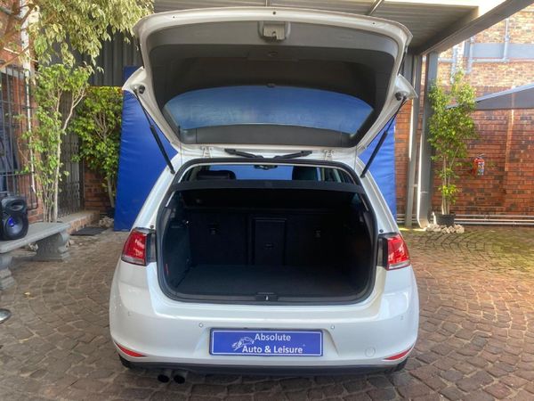 2014-Volkswagen-Golf-VII-14-TSI-Comfortline-Auto image:13