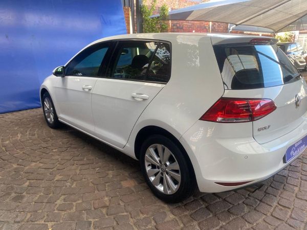 2014-Volkswagen-Golf-VII-14-TSI-Comfortline-Auto image:5