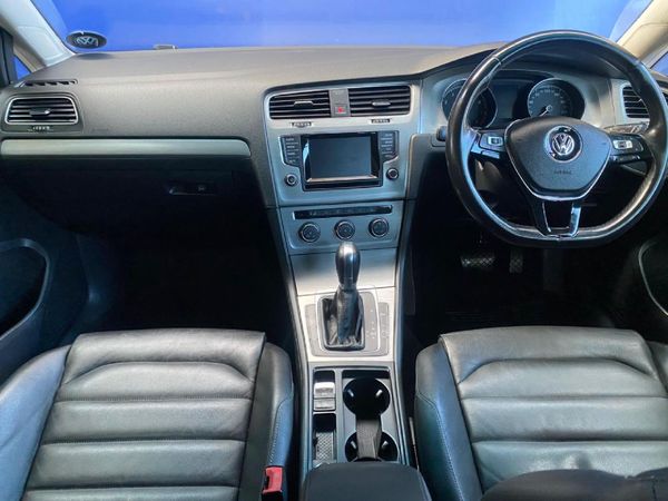 2014-Volkswagen-Golf-VII-14-TSI-Comfortline-Auto image:8