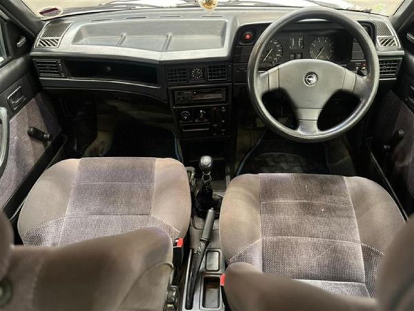 1991-Opel-Monza-200-CLE image:9