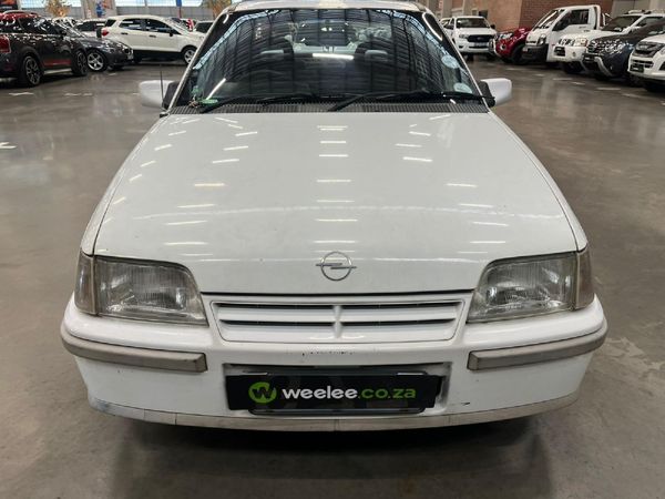 1991-Opel-Monza-200-CLE image:7