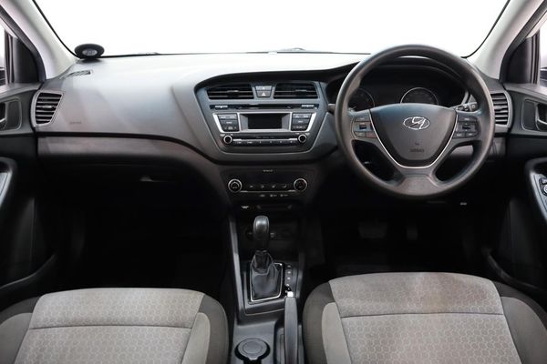 2015-Hyundai-i20-14-Fluid-Auto image:12