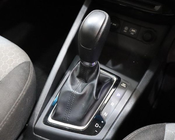 2015-Hyundai-i20-14-Fluid-Auto image:16