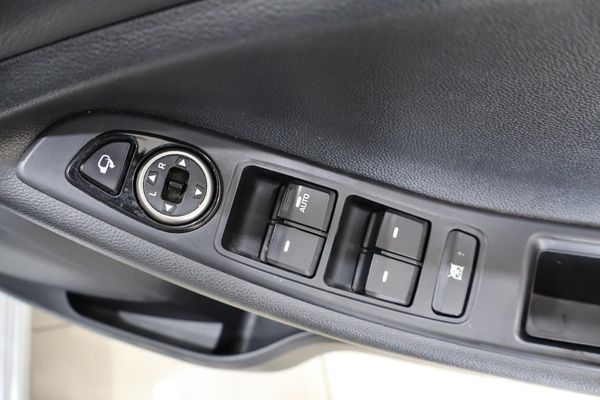 2015-Hyundai-i20-14-Fluid-Auto image:22
