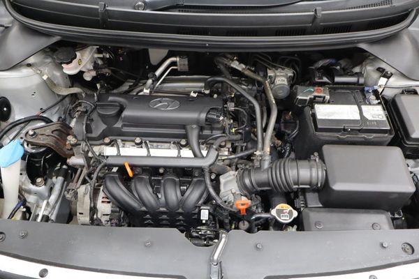 2015-Hyundai-i20-14-Fluid-Auto image:23
