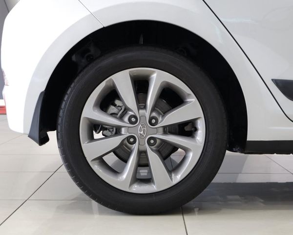 2015-Hyundai-i20-14-Fluid-Auto image:6