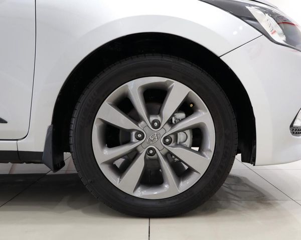 2015-Hyundai-i20-14-Fluid-Auto image:7