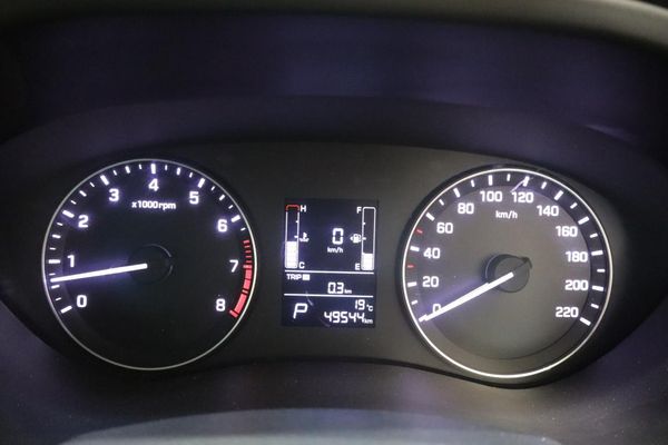 2015-Hyundai-i20-14-Fluid-Auto image:8