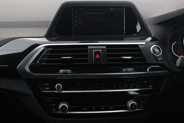 2018-BMW-X3-xDrive20d image:3