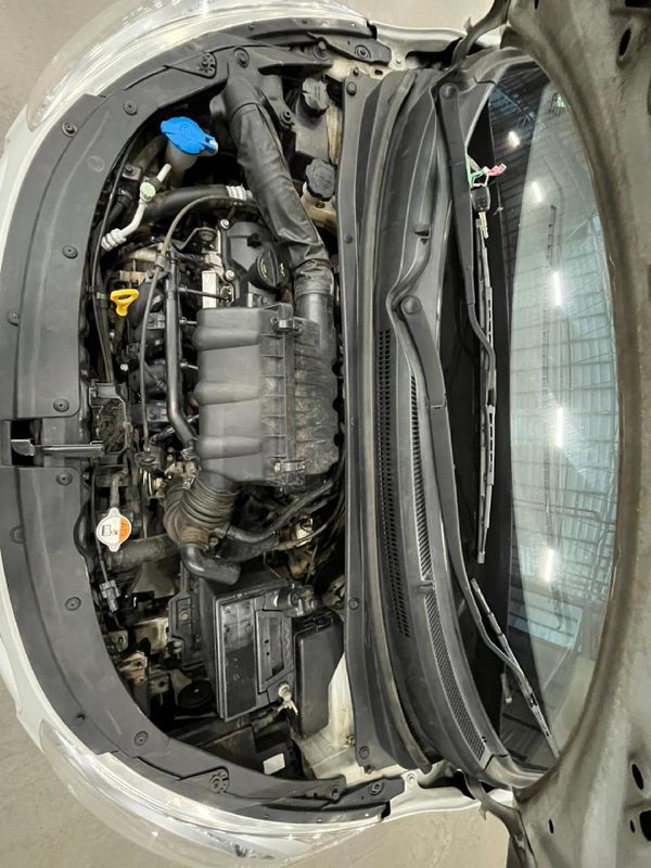 2015-Hyundai-i10-125-Glide image:11