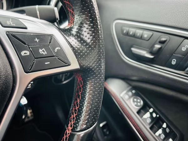 2015-Mercedes-Benz-GLA-250-4Matic-Petrol-Auto-R4900-pm image:13