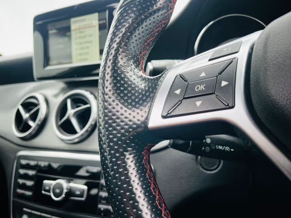 2015-Mercedes-Benz-GLA-250-4Matic-Petrol-Auto-R4900-pm image:14