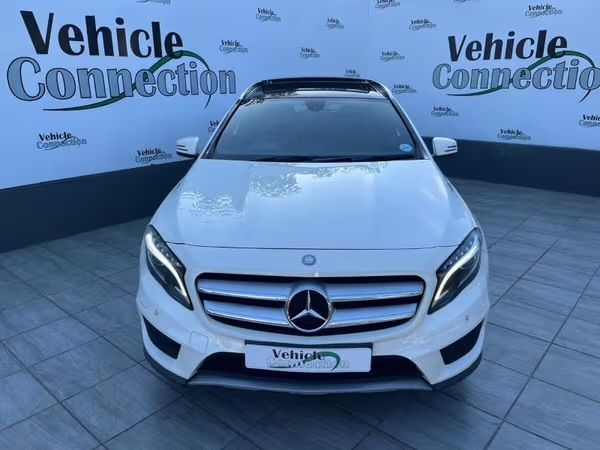 2015-Mercedes-Benz-GLA-250-4Matic-Petrol-Auto-R4900-pm image:2