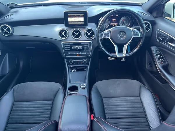 2015-Mercedes-Benz-GLA-250-4Matic-Petrol-Auto-R4900-pm image:6