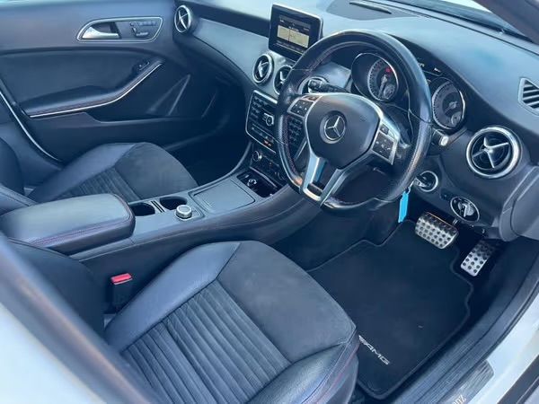 2015-Mercedes-Benz-GLA-250-4Matic-Petrol-Auto-R4900-pm image:7